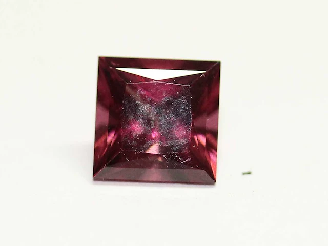 1,42 ct. vierkante vorm roboslimkleurige rodoliet-edelsteen - afbeelding 1 van  6
