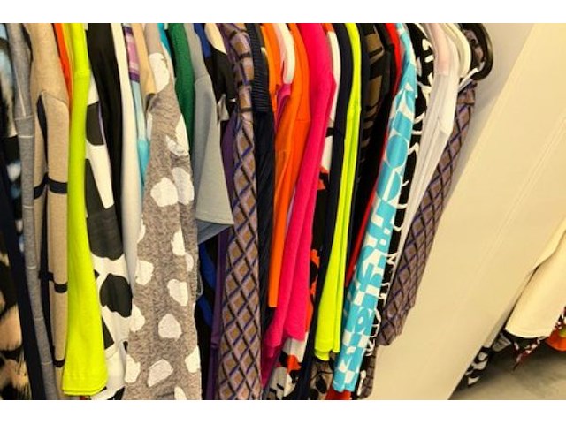 145 damesbloues, truien, vesten en broeken - afbeelding 9 van  9