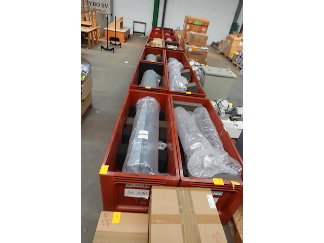 14x kunstoffen bak + inhoud - afbeelding 10 van  17