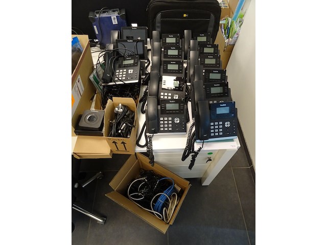 14x telefoon yealink + 10x draagbare telefoon yealink, locatie: bureau - afbeelding 1 van  7