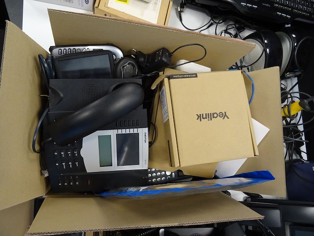 14x telefoon yealink + 10x draagbare telefoon yealink, locatie: bureau - afbeelding 5 van  7
