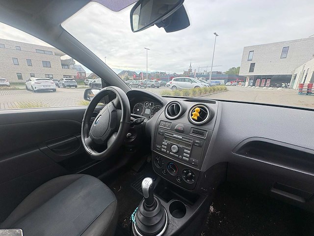 15-12-2005 - ford - fiesta - car - afbeelding 10 van  19