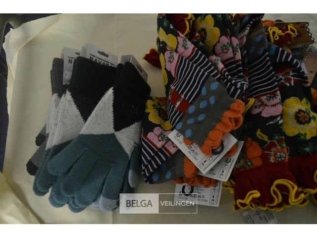 ±15 armwarmers en 4 paar handschoenen - afbeelding 2 van  3