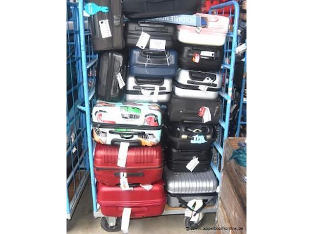 15 div reiskoffers en trolleys, zonder inhoud - afbeelding 1 van  1