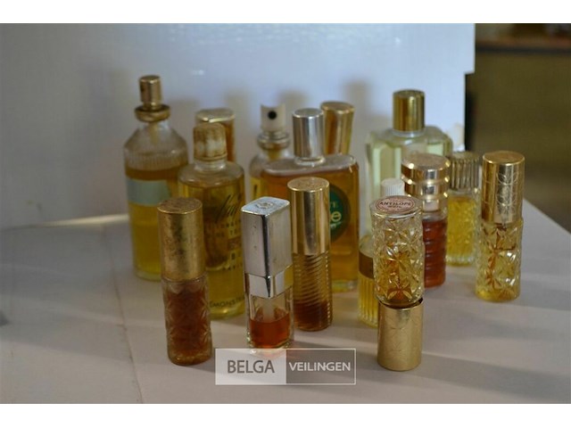 ±15 diverse kleine flesjes vintage parfum - afbeelding 1 van  4