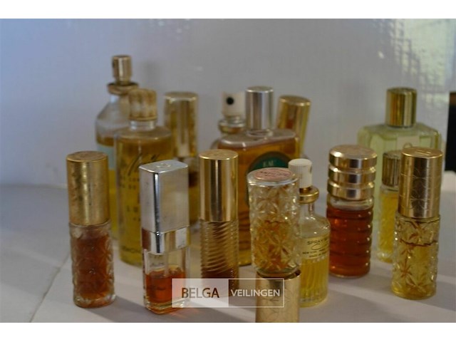 ±15 diverse kleine flesjes vintage parfum - afbeelding 4 van  4