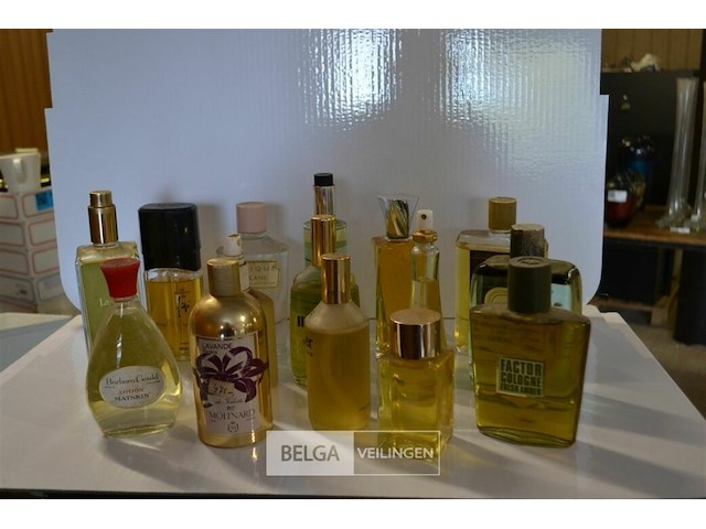 ±15 diverse vintage parfum - afbeelding 1 van  5