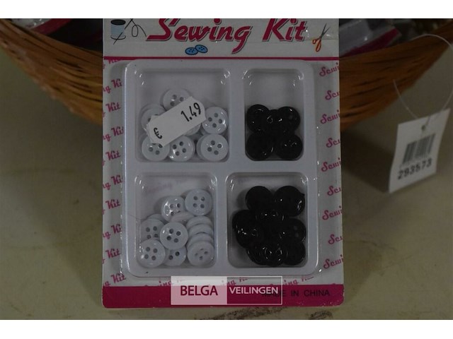 15 doosjes kleine knoopjes - afbeelding 2 van  3