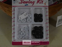 15 doosjes kleine knoopjes - afbeelding 2 van  3