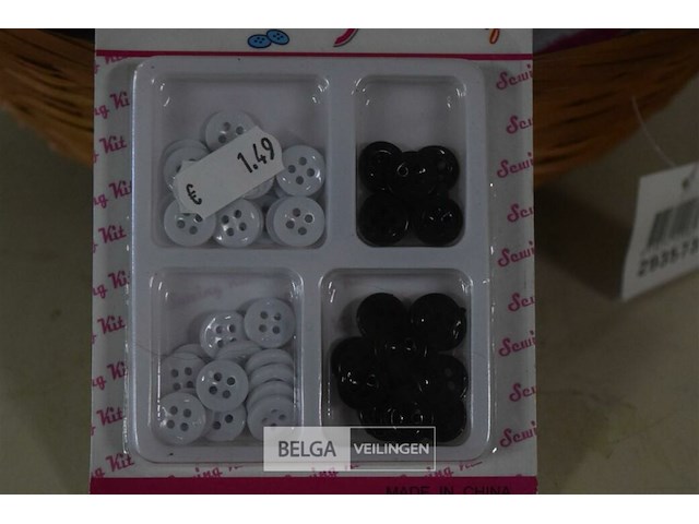 15 doosjes kleine knoopjes - afbeelding 3 van  3