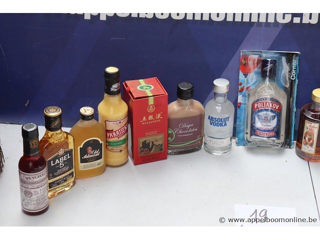 15 flesjes diverse sterke drank - afbeelding 2 van  3