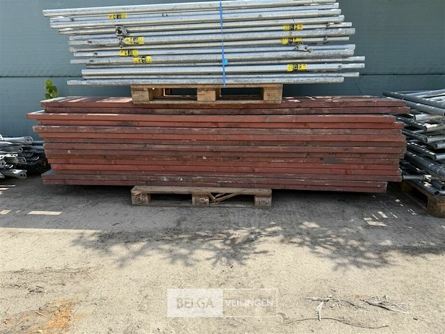 ± 15 houten loopplanken - afbeelding 1 van  2