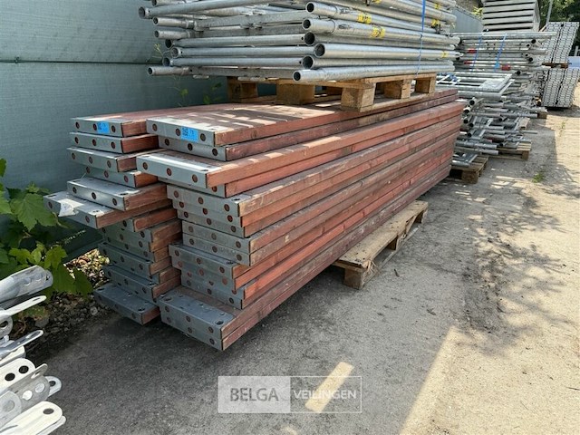 ± 15 houten loopplanken - afbeelding 2 van  2