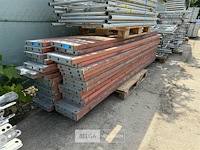 ± 15 houten loopplanken - afbeelding 2 van  2