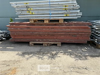 ± 15 houten loopplanken