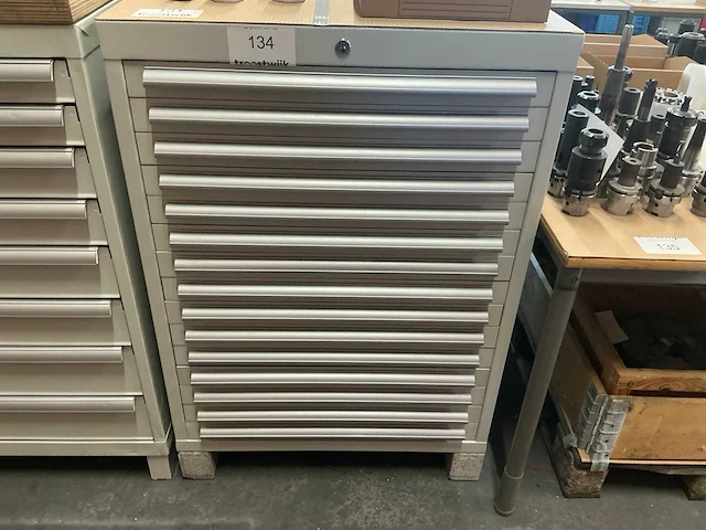 15-laden materiaalkast - afbeelding 1 van  4
