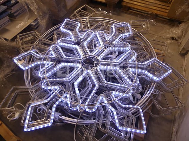 15 lichtversieringen (grote hangende sneeuwvlokken) - afbeelding 3 van  5