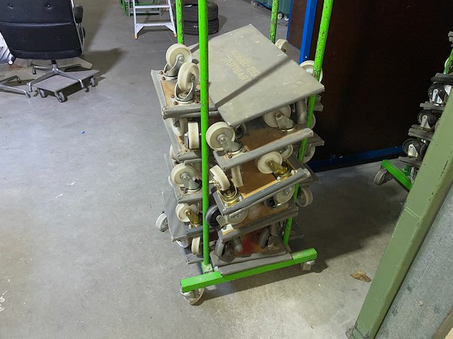 15 meubelhondjes en opbergframe op wielen - afbeelding 1 van  4