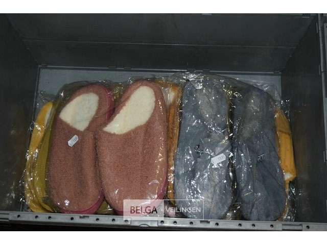 15 paar sloffen div maten - afbeelding 1 van  4