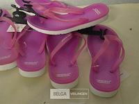 ±15 paar teenslippers roos div maten - afbeelding 2 van  3