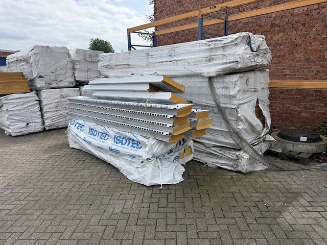 15 pallets geisoleerde dakpanelen - afbeelding 4 van  11