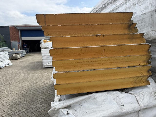 15 pallets geisoleerde dakpanelen - afbeelding 10 van  11