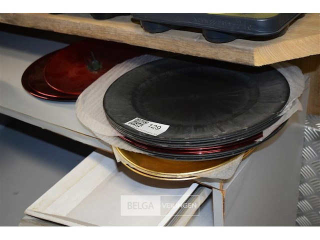 15 plastieken decoratie schotels - afbeelding 1 van  3