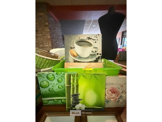 ± 15 schilderijen - afbeelding 2 van  3