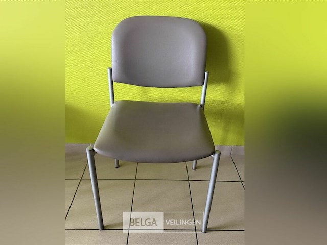 ± 15 stapelbare stoelen - afbeelding 2 van  2