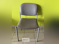 ± 15 stapelbare stoelen - afbeelding 2 van  2