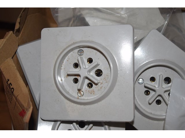15 stekkers/ 7 stopcontacten 380v - afbeelding 1 van  5