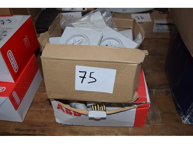 15 stekkers/ 7 stopcontacten 380v - afbeelding 2 van  5