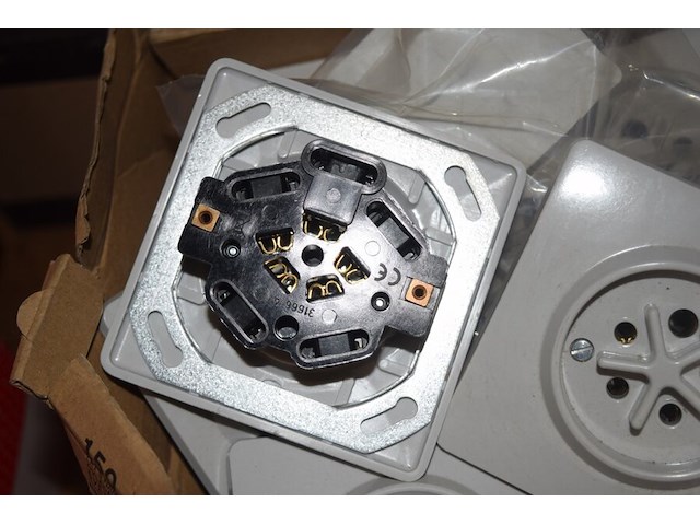 15 stekkers/ 7 stopcontacten 380v - afbeelding 3 van  5