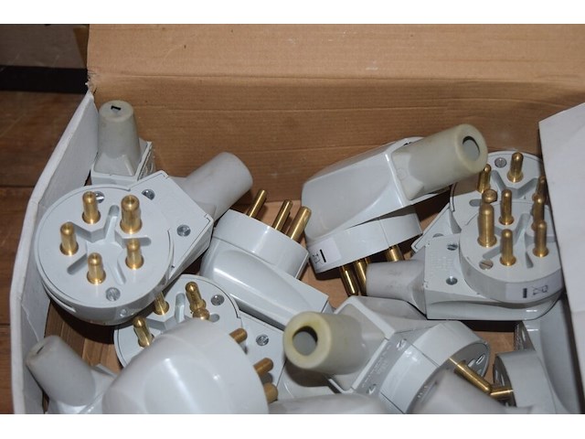 15 stekkers/ 7 stopcontacten 380v - afbeelding 4 van  5