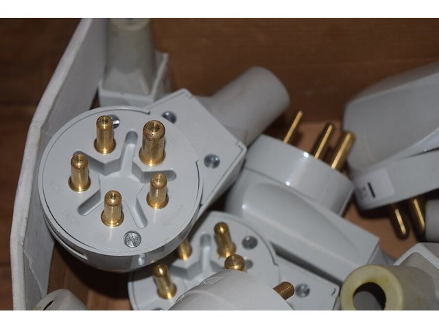 15 stekkers/ 7 stopcontacten 380v - afbeelding 5 van  5