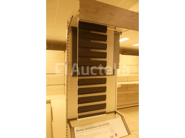 15 tentoonstellingsjaloezieën - afbeelding 1 van  13