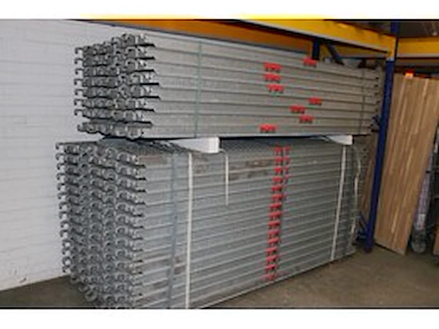 15 x altrad multid.steigervloer - afbeelding 1 van  6