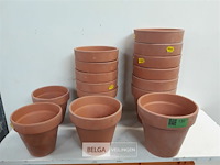 15 x terracotta bloempot 3 assorti - afbeelding 1 van  3