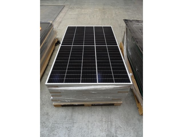 15 x zonnepaneel risen 400 batch 4 (6.000 wp) - afbeelding 1 van  4