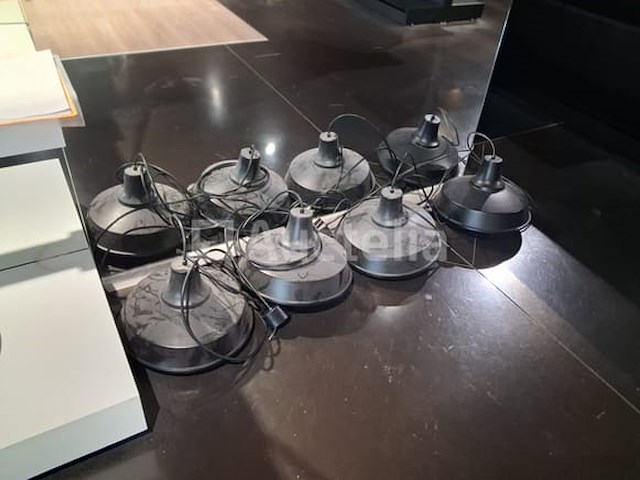 15 zwarte koepel-pendelarmaturen - afbeelding 1 van  4