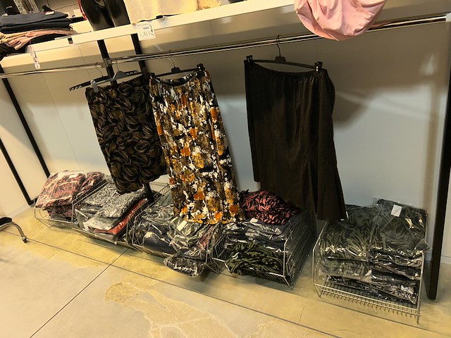 150 rokken lies - afbeelding 1 van  7