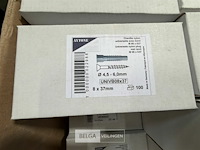 ± 1500 pluggen - afbeelding 2 van  2