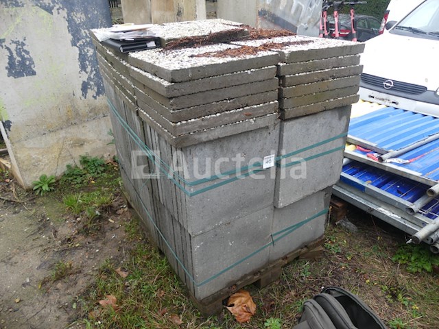 154 vuursteenbetonnen platen 40x40 - afbeelding 1 van  4