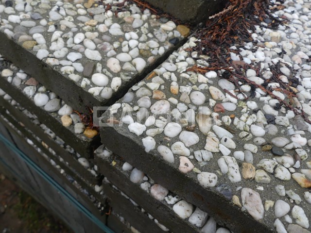 154 vuursteenbetonnen platen 40x40 - afbeelding 2 van  4