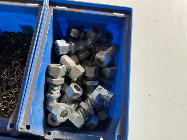 15,70 kg diverse bevestigingsmaterialen in stapelbare bak - afbeelding 12 van  13