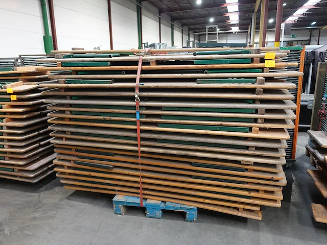 15x biertafel + 44x bank - afbeelding 4 van  4