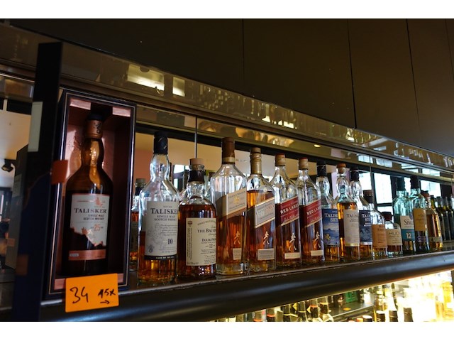 15x diverse flessen whisky - afbeelding 1 van  4