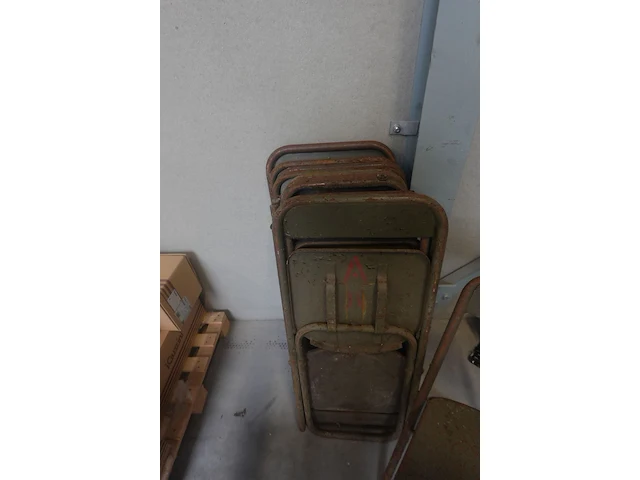 15x vintage metalen klapstoel & 1x tafel - afbeelding 4 van  6