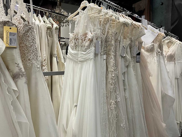 16 bruidsjurken fara sposa (totaalprijs) - afbeelding 1 van  37