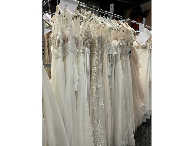 16 bruidsjurken fara sposa (totaalprijs) - afbeelding 28 van  37